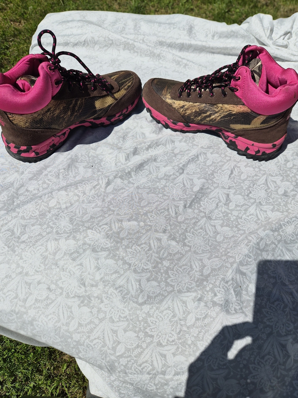Realtree Brown and Pink Lace-Up Trail Boots - Picture 4 of 8